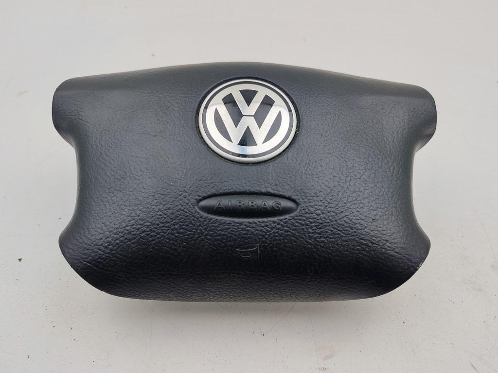 подушка безопасности водителя Volkswagen Golf 4 поколение 2002, 1.6 л., бензин, МКПП, серый, хетчбэк 5 дв., 3B0880201 - фото №1