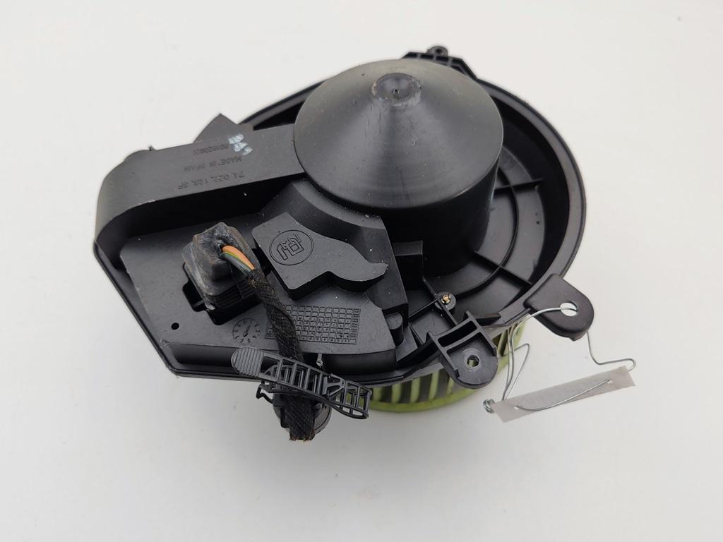 моторчик печки Volkswagen Passat B5 2000, 1.6 л., бензин, МКПП, красный, универсал, 8D1820021