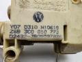 замок лючка топливного бака Volkswagen Passat B6 2007, 2.0 л., дизель, МКПП, серый, седан, 3C0910773 - фото №3