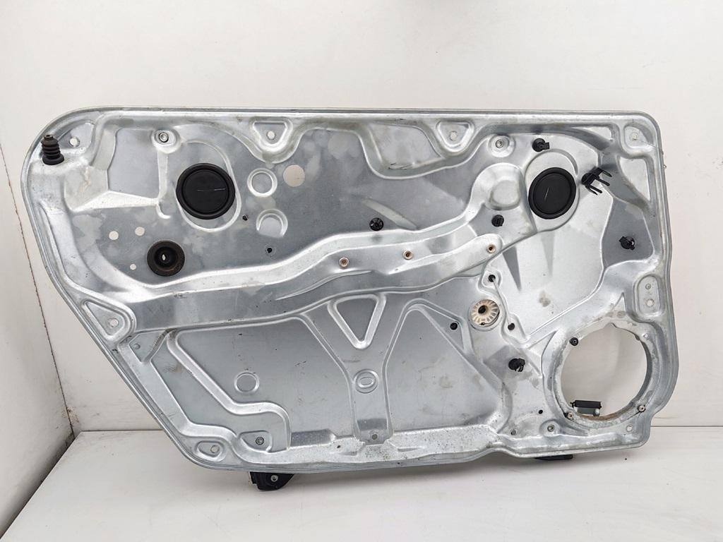стеклоподъемник электрический передний левый Volkswagen Passat B5 1998, 1.8 л., бензин, МКПП, чёрный, универсал - фото №1