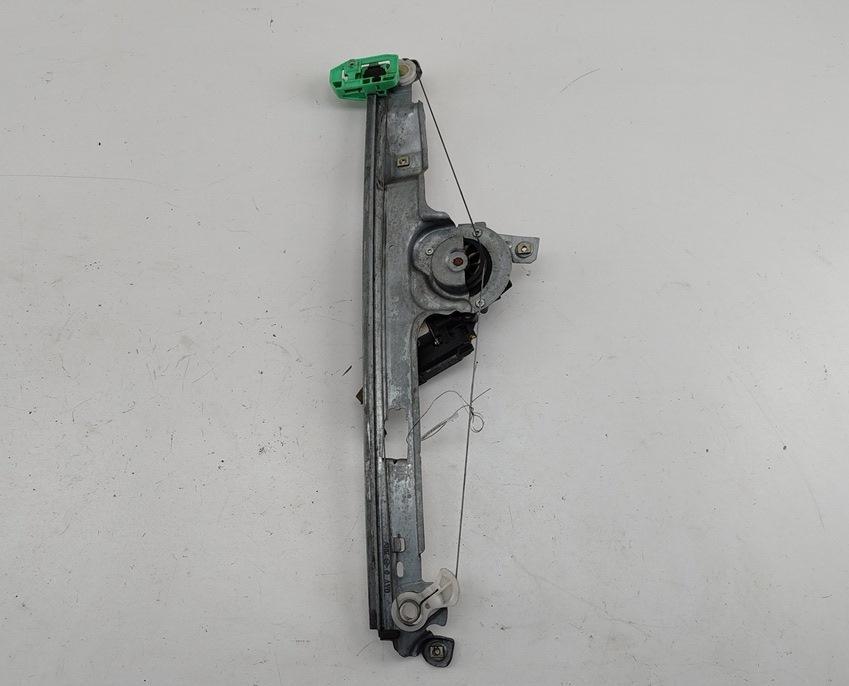 стеклоподъемник электрический передний правый Renault Scenic 2 поколение 2004, 2.0 л., бензин, МКПП, зелёный, минивэн - фото №1