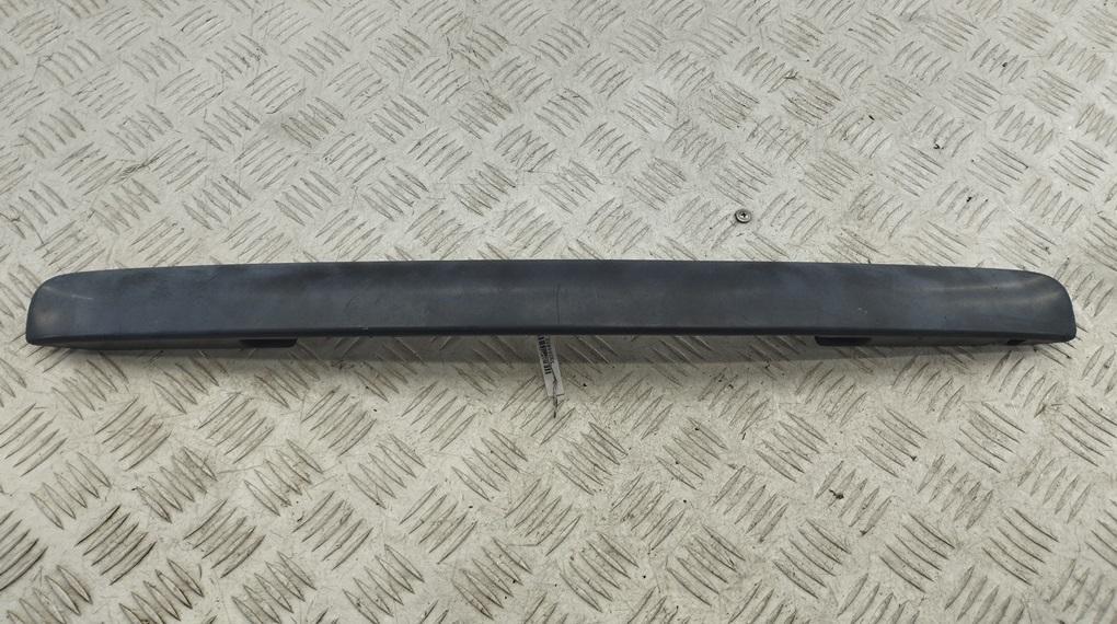 накладка подсветки номера Toyota Avensis 2004, 2.0 л., дизель, МКПП, чёрный, универсал, 7680105070