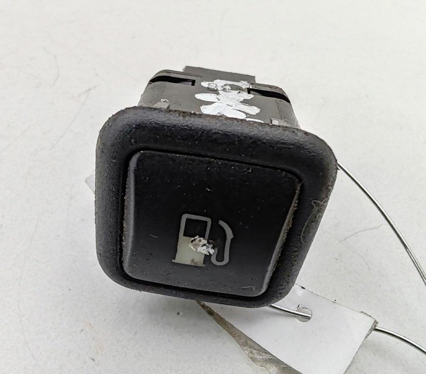 Кнопка открывания лючка топливного бака Volkswagen Passat B5 1998, 1.6 л., бензин, МКПП, зелёный, универсал, 3B0959833A
