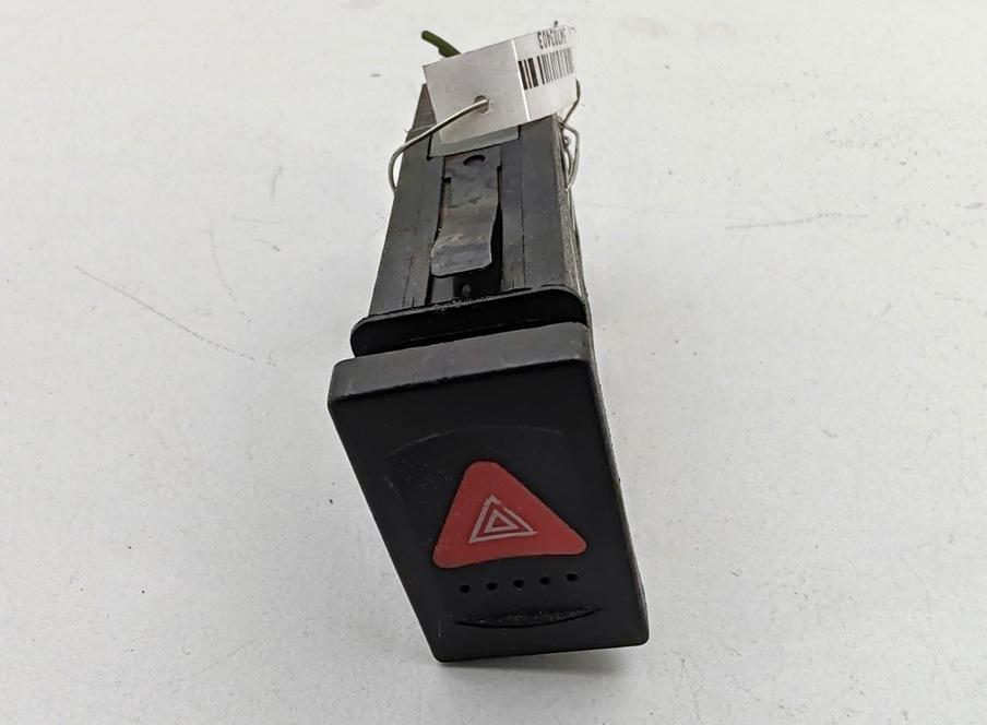 кнопка аварийной сигнализации Volkswagen Passat B5+ (GP) 2002, 1.9 л., дизель, МКПП, чёрный, универсал, 3B0953235D