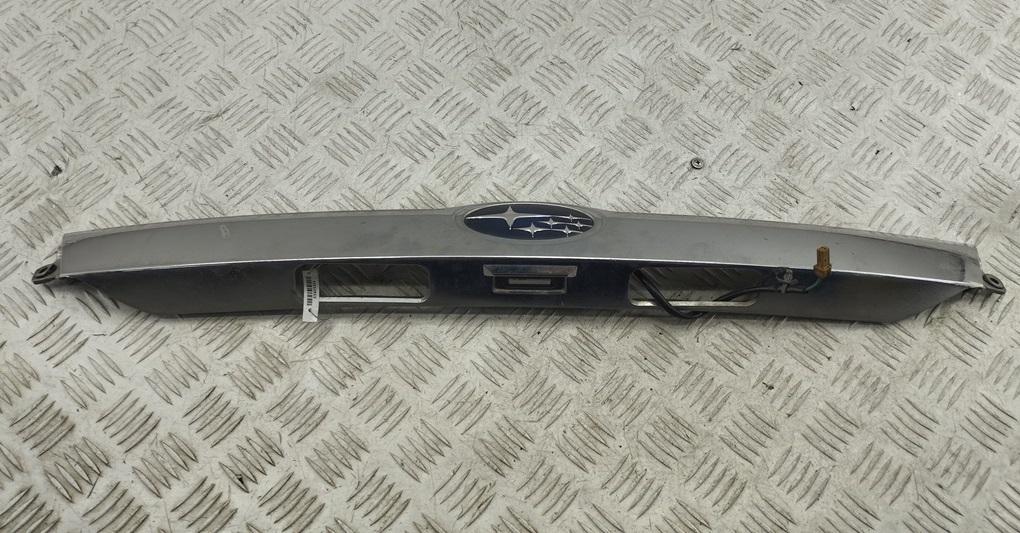 накладка подсветки номера Subaru Impreza 2009, 1.5 л., бензин, МКПП, белый, хетчбэк 5 дв.