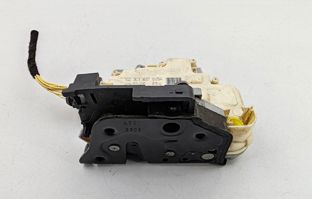 замок двери передней левой Volkswagen Passat B6 2008, 1.8 л., бензин, МКПП, серый, универсал, 3C1837015A