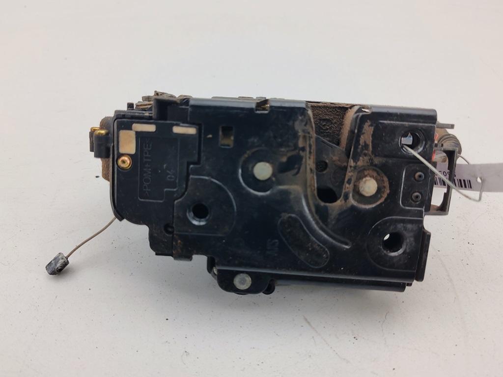 замок двери передней левой Volkswagen Passat B5 1998, 1.6 л., бензин, МКПП, синий, универсал, 6X1837013H