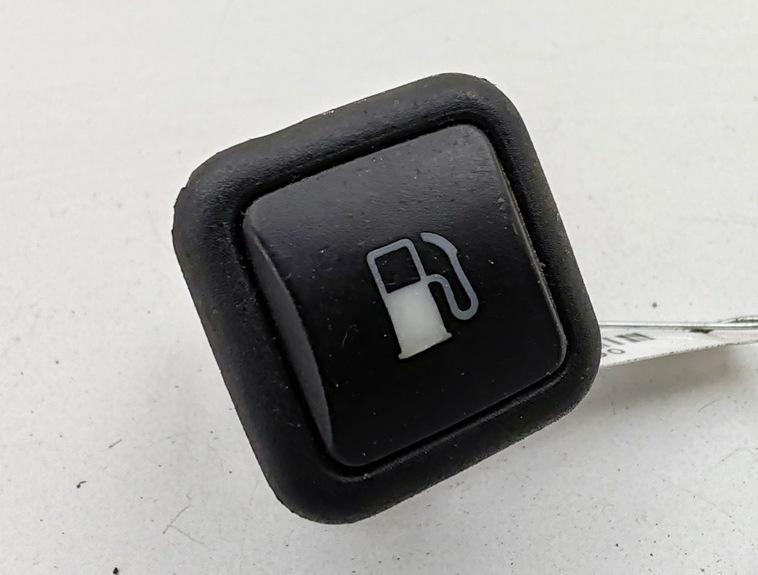 Кнопка открывания лючка топливного бака Volkswagen Passat B5 1997, 1.6 л., бензин, МКПП, зелёный, седан, 3B0959833A