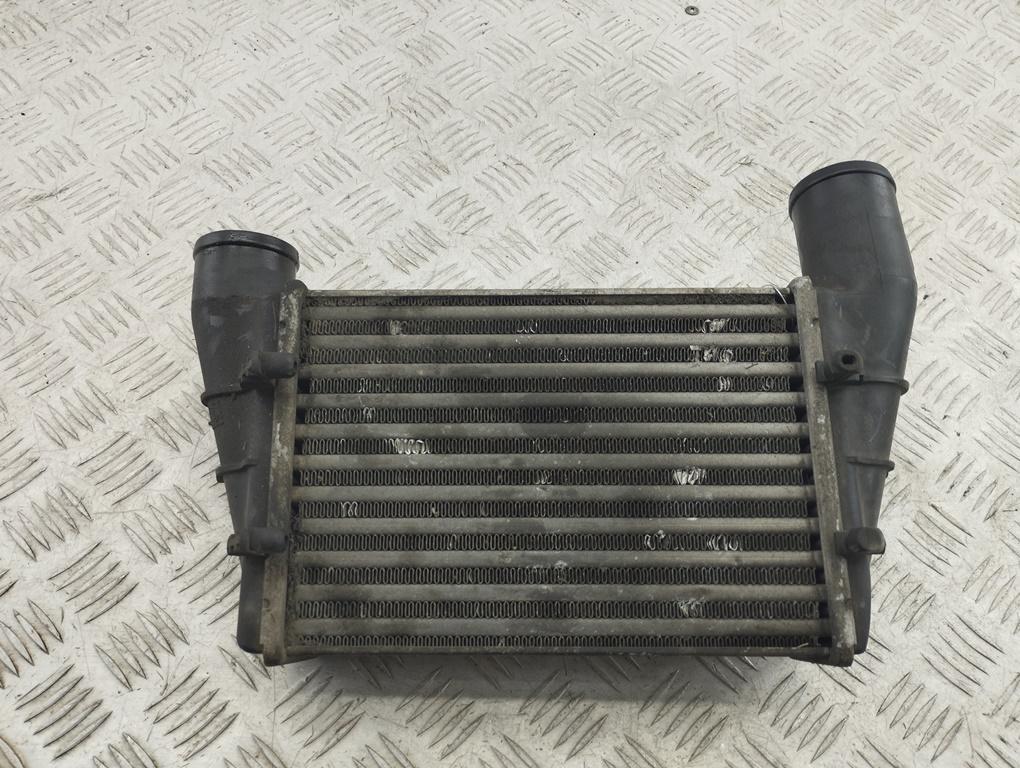 радиатор интеркулера Audi A4 B5 1997, 1.8 л., Ti, бензин, МКПП, серый, универсал, 058145805