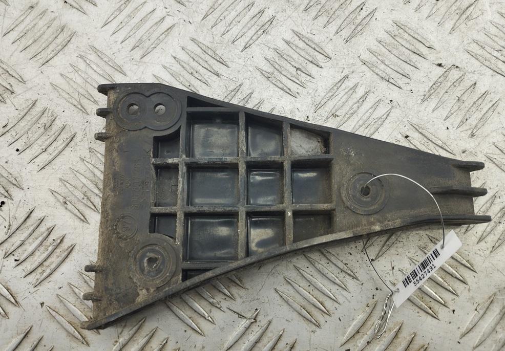 кронштейн переднего бампера Audi A4 B5 1997, 1.6 л., бензин, МКПП, зелёный, седан, 8D0807283