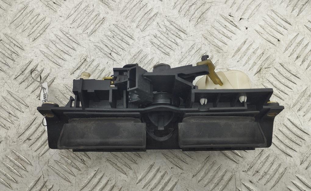 ручка крышки багажника Audi A4 B5 1998, зелёный, универсал, 4B0827565H