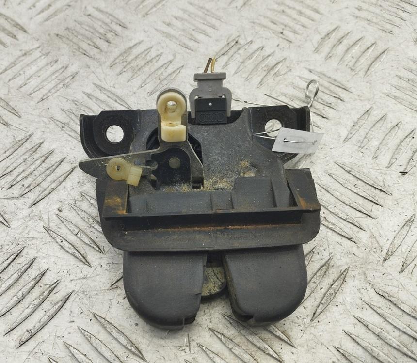замок багажника Audi A6 C5 2004, универсал, 4B9827520