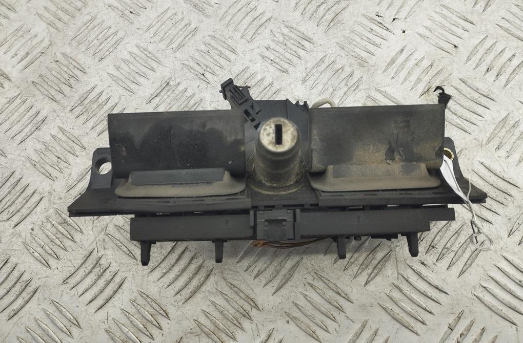 ручка крышки багажника Audi A6 C5 2004, синий, универсал, 4B0827565H