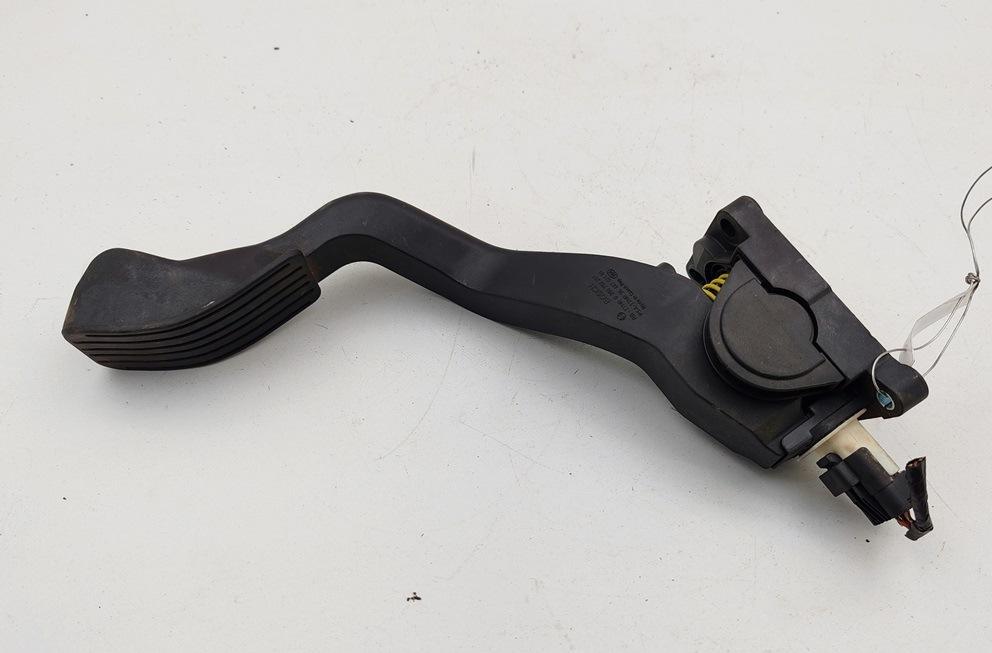 педаль Peugeot 307 2004, 2.0 л., дизель, МКПП, серый, хетчбэк 5 дв., 9646702180