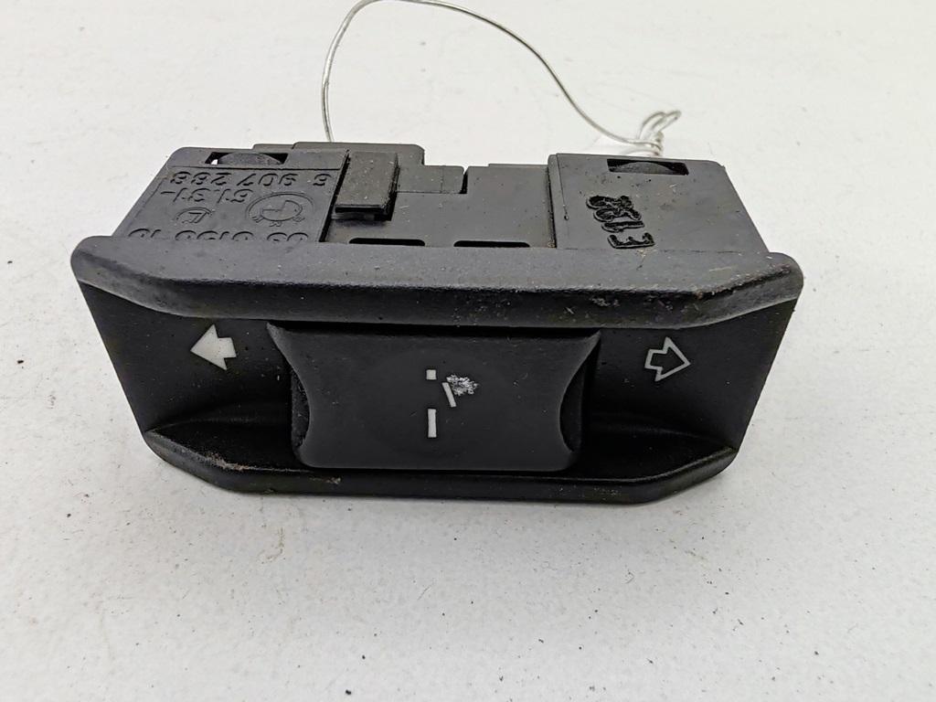 кнопка открывания люка BMW 3 E46 2002, 1.8 л., бензин, МКПП, синий, универсал, 6907288