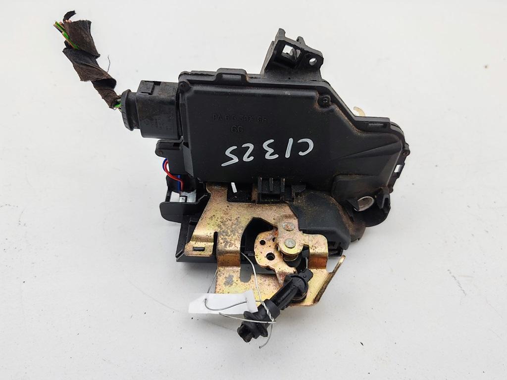 замок двери передней левой Audi A6 C5 1998, 2.8 л., бензин, АКПП, серый, универсал