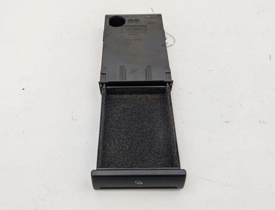 подстаканник Audi A6 C5 1998, 2.8 л., бензин, АКПП, серый, универсал, 4B0941561A