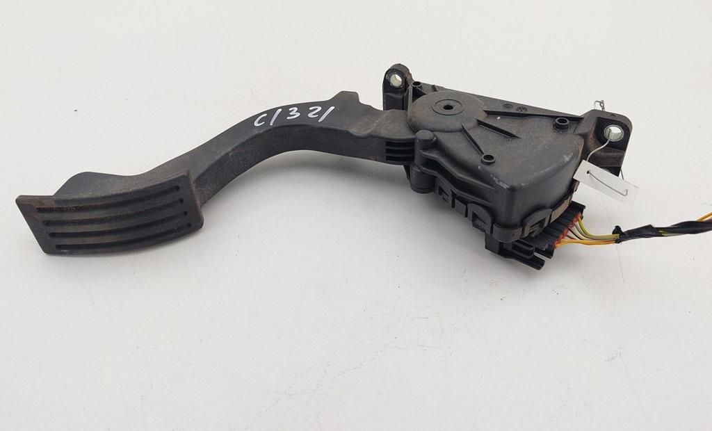 педаль Ford Focus II 2007, 2.0 л., бензин, МКПП, чёрный, хетчбэк 3 дв., 4M519F836AH