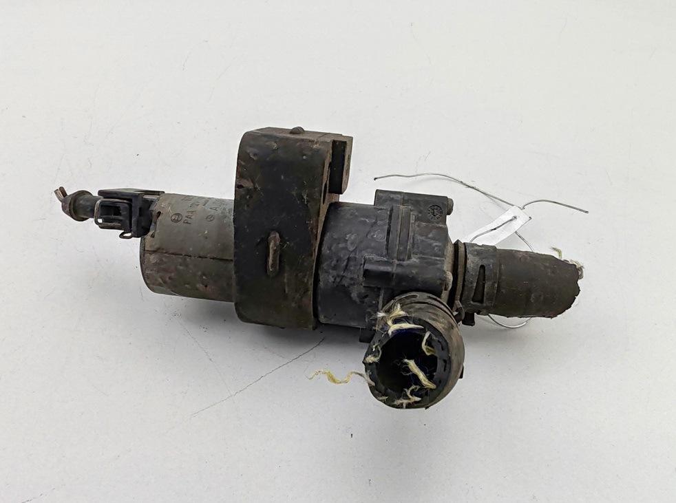 Насос водяной дополнительный Mercedes-Benz M-Class ML W163 2004, 2.7 л., дизель, 0018356064