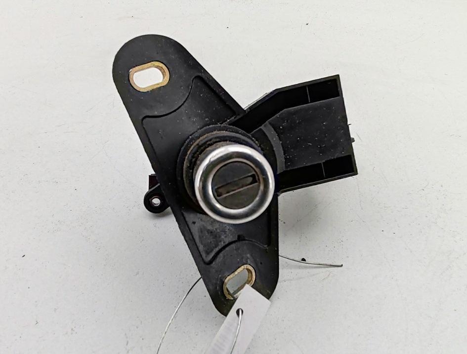 кнопка открытия багажника Opel Astra G 1999, 1.6 л., бензин, МКПП, зелёный, хетчбэк 5 дв.