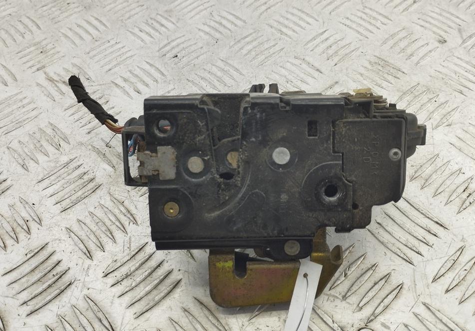 замок двери передней правой Audi A6 4B/C5 1998, 2.8 л., бензин, АКПП, серый, универсал - фото №1