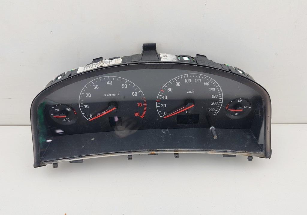 приборная панель Opel Vectra C 2002, 2.2 л., бензин, МКПП, серый, седан, 09180273
