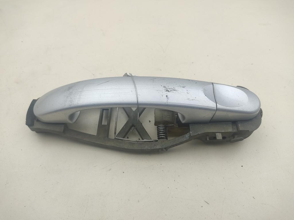 ручка наружная задняя правая Volkswagen Touran 1 поколение 2003, 1.9 л., дизель, МКПП, серый, минивэн - фото №1