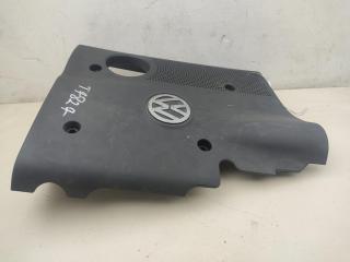 декоративная крышка двигателя Volkswagen Passat B5 2000, 1.6 л., бензин, МКПП, красный, универсал, 06B103935J