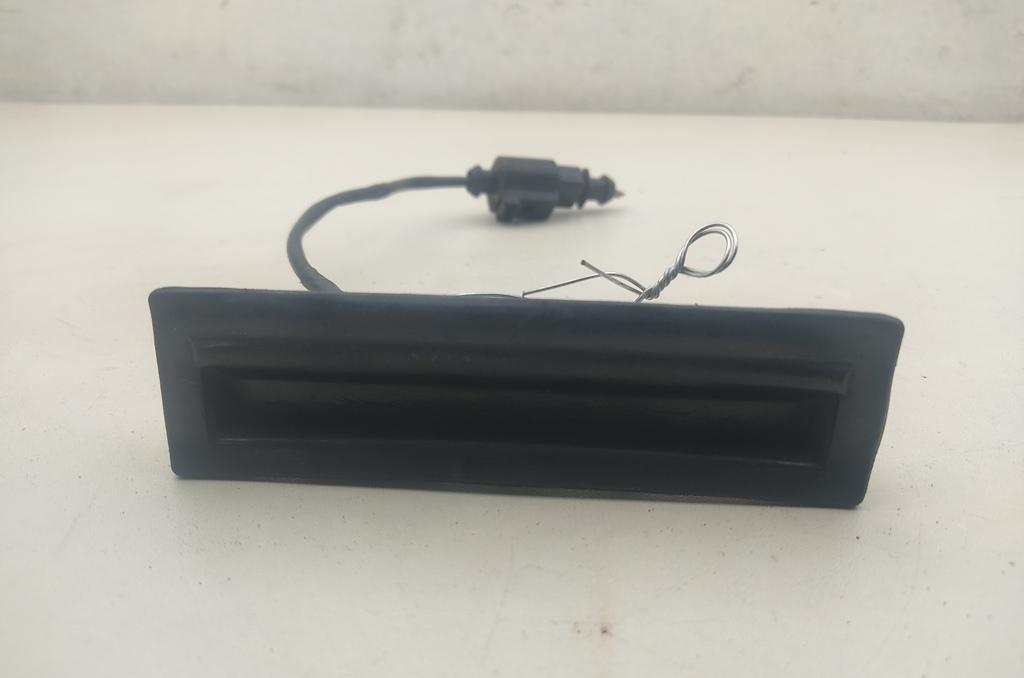 кнопка открытия багажника Volkswagen Passat B5+ (GP) 2003, 1.9 л., дизель, МКПП, синий, универсал, 3B9827566