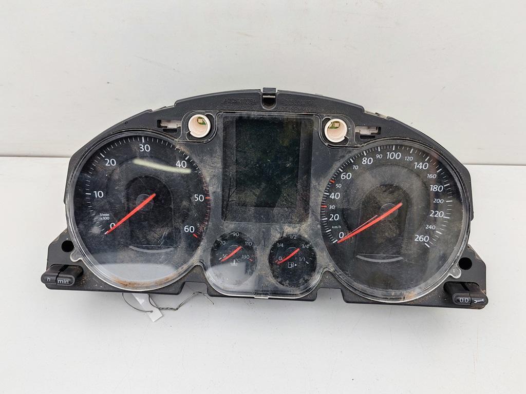 приборная панель Volkswagen Passat B6 2006, 1.9 л., дизель, МКПП, синий, универсал