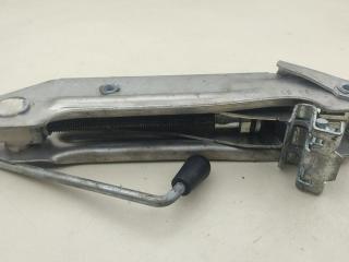 домкрат Volkswagen Bora 2000, 2.0 л., бензин, МКПП, серый, универсал, 8L0011031A