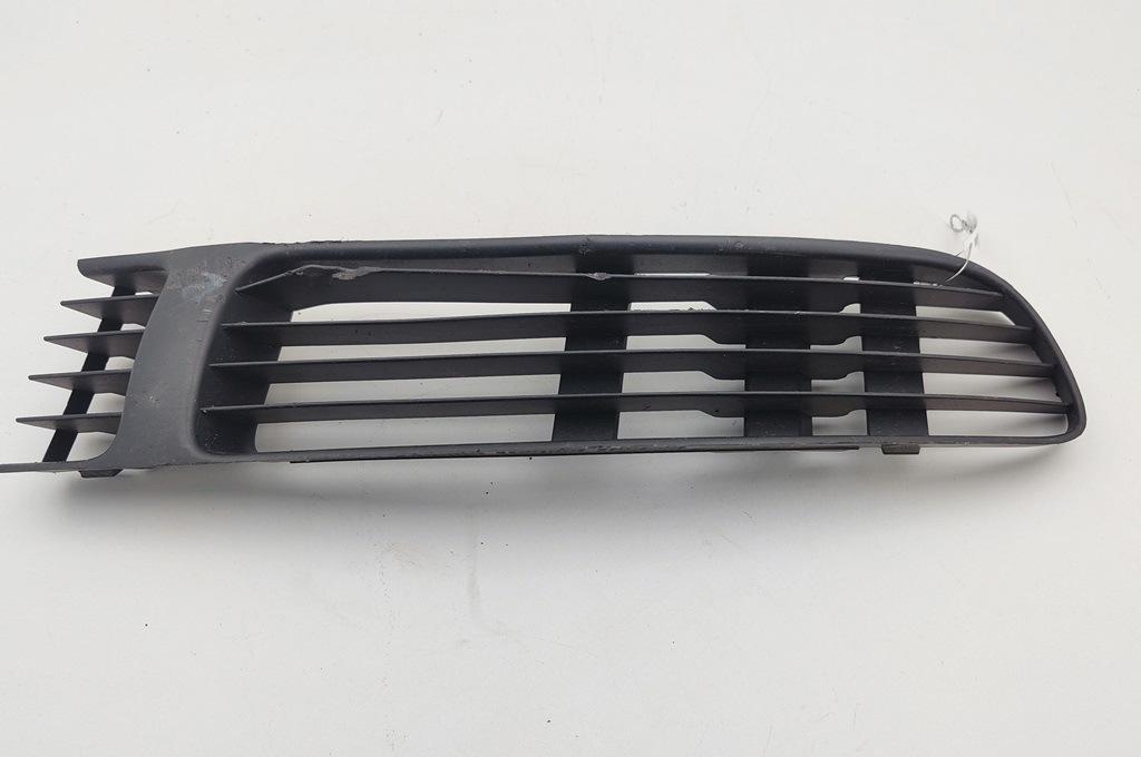 заглушка (решетка) в бампер Volkswagen Passat B5 1999, 1.6 л., бензин, МКПП, серый, универсал, 3B0853678