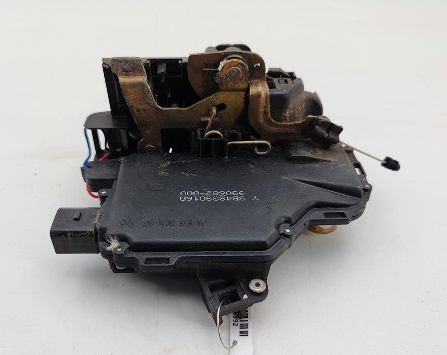 замок двери задней правой Volkswagen Passat B5 2000, 1.6 л., бензин, МКПП, красный, универсал, 3B4839016A