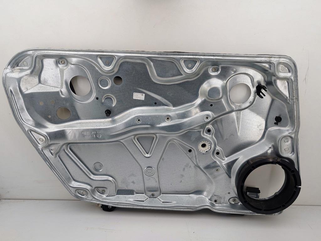 стеклоподъемник электрический передний левый Volkswagen Passat B5+ (GP) 2001, 1.6 л., бензин, МКПП, серый, универсал, 3B4837755D