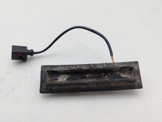 кнопка открытия багажника Volkswagen Passat B5+ (GP) 2002, 2.0 л., бензин, МКПП, серый, универсал, 3B9827566B