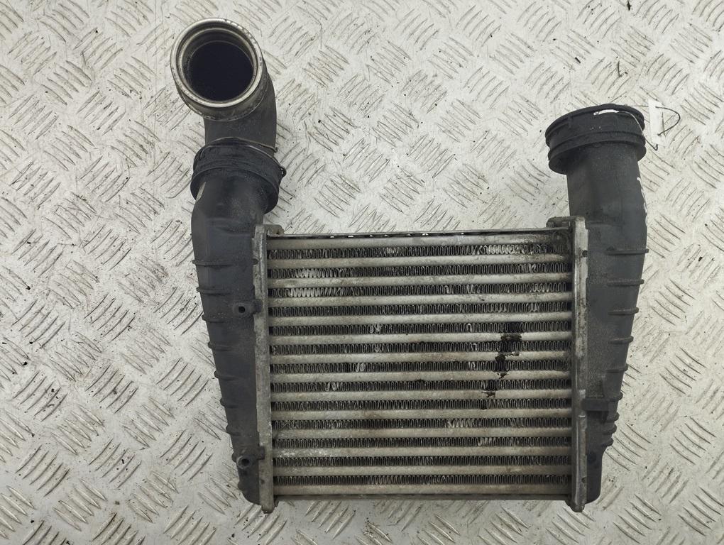 радиатор интеркулера Volkswagen Passat B5+ (GP) 2002, 1.9 л., дизель, МКПП, чёрный, универсал, 3B0145805D