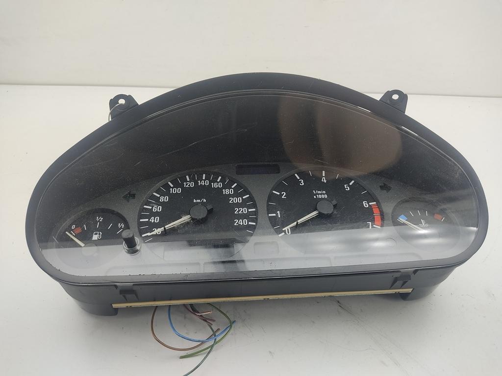 приборная панель BMW 3 E36 1995, 1.6 л., бензин, МКПП, красный, хетчбэк 3 дв., 8360482