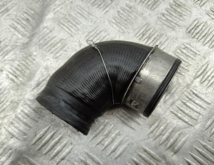 патрубок интеркулера Volkswagen Passat B5+ (GP) 2001, 1.9 л., дизель, МКПП, синий, универсал, 8D0145834L