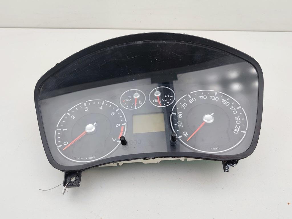 приборная панель Ford Fiesta 2006, 1.3 л., бензин, МКПП, серый, хетчбэк 5 дв., 6S6F10894