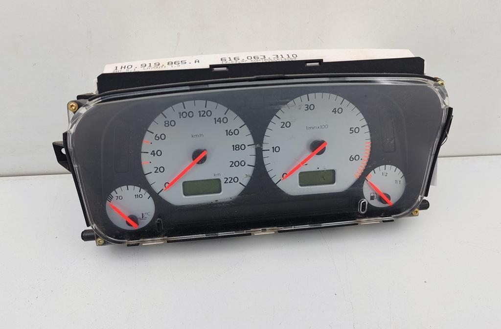 приборная панель Volkswagen Golf-3 1997, 1.6 л., бензин, МКПП, синий, хетчбэк 3 дв., 1H0919865A