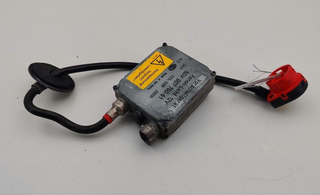 блок розжига ксенона Volkswagen Passat B5+ (GP) 2002, 2.0 л., бензин, МКПП, серый, универсал, 5DV00776061