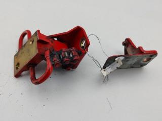 петля двери Volkswagen Passat B5 1999, красный, универсал, 4B0831412B