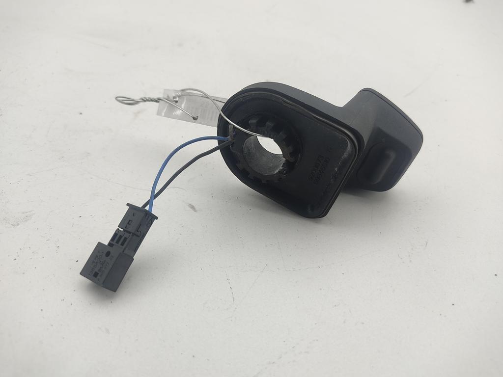 кнопка открытия багажника BMW 3 E46 2002, 2.0 л., дизель, МКПП, зелёный, универсал, 9200673