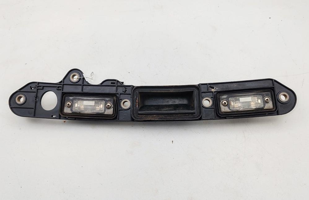 кнопка открытия багажника Volkswagen Touran 2003, 1.9 л., дизель, МКПП, серый, минивэн, 1T0827574C