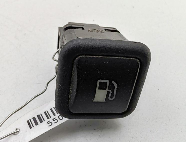 Кнопка открывания лючка топливного бака Volkswagen Passat B5 1999, 1.6 л., бензин, МКПП, серый, универсал, 3B0959833A