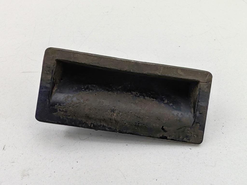 кнопка открытия багажника Volkswagen Passat B6 2007, 2.0 л., дизель, МКПП, синий, универсал, 5N0827566