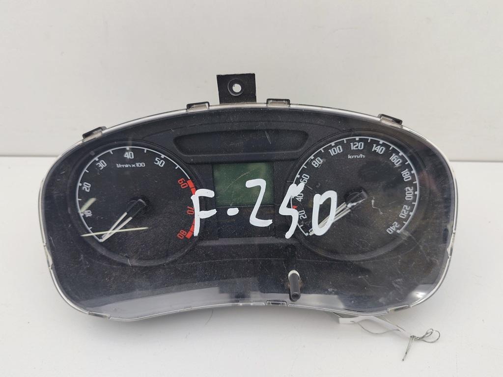 приборная панель Skoda Fabia mk2 (5J) 2009, 1.2 л., бензин, МКПП, серый, универсал, 5J0920801B