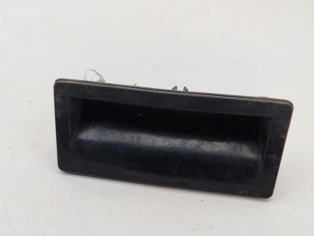 кнопка открытия багажника Volkswagen Passat B6 2008, 2.0 л., дизель, МКПП, синий, универсал, 5N0827566