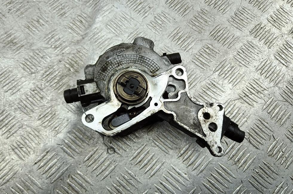 насос вакуумный Volkswagen Passat B6 2006, 1.9 л., дизель, МКПП, синий, универсал, 038145209H