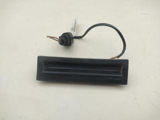 кнопка открытия багажника Volkswagen Passat B5+ (GP) 2001, 1.6 л., бензин, МКПП, серый, универсал, 3B9827566B